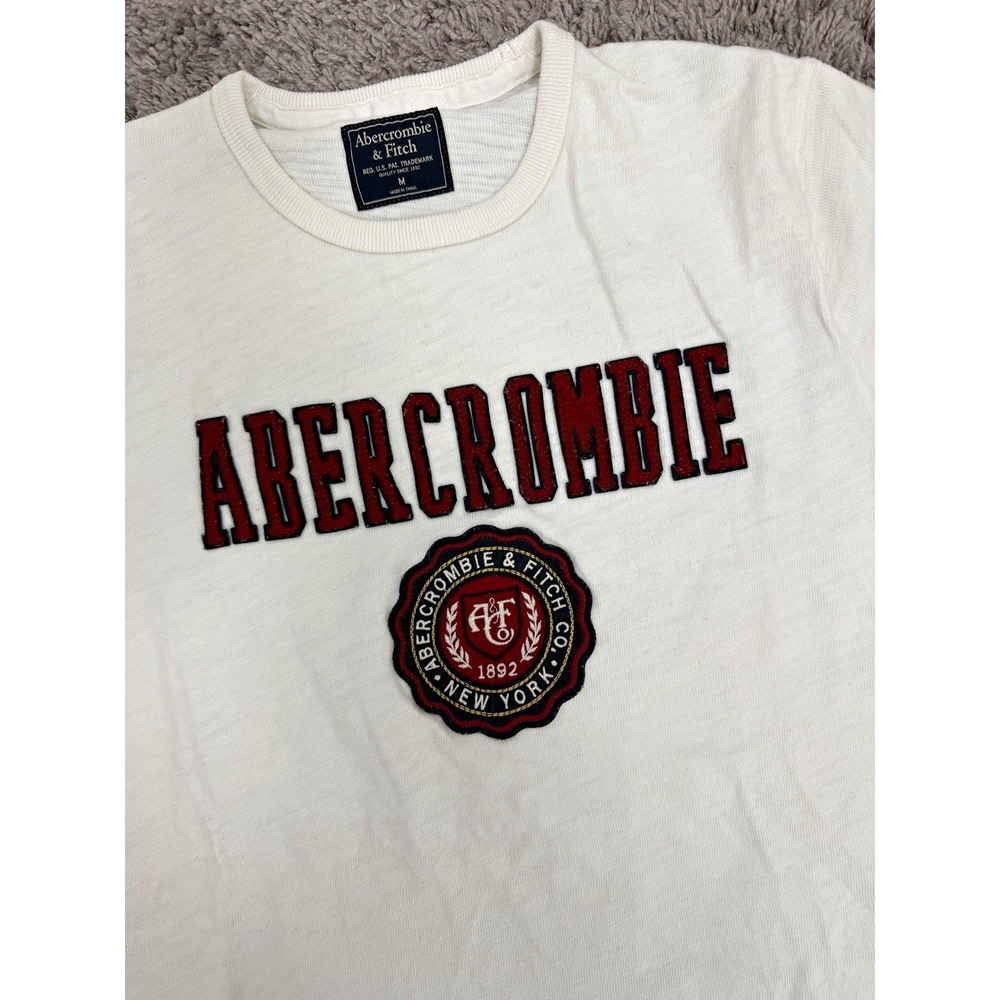 Abercrombie & Fitch Mens M White Graphic Logo Crest Crew Neck T-Shirt